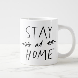 Taza De Café Gigante Quédate en casa Fuente dibujada a mano