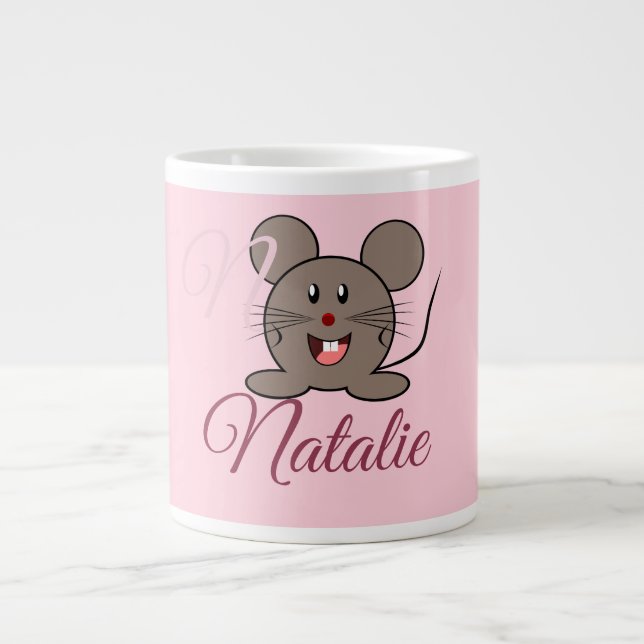 Taza De Café Gigante Ratón sonriente - en rosa Pastel monogramado (Frente)