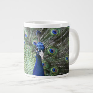 Taza De Café Gigante Retrato del pavo real con las plumas hacia fuera