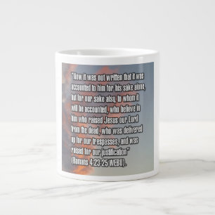 Taza De Café Gigante Romanos 4:23-25 WEBU Mug