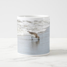 Taza De Café Gigante Sandpipers en el café especial de la playa