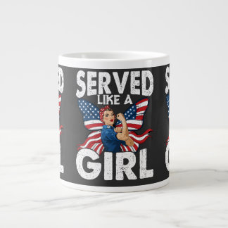 Taza De Café Gigante Sirvió Como Una Chica Veteranas Militares Femenina