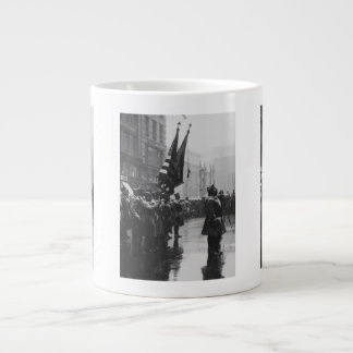 Taza De Café Gigante Soldados del "búfalo" que vuelven los colores -