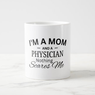 Taza De Café Gigante Soy una mamá y una médica nada me asusta