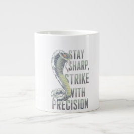 Taza De Café Gigante Stay Sharp, Strike con Precision - Diseño Cobra