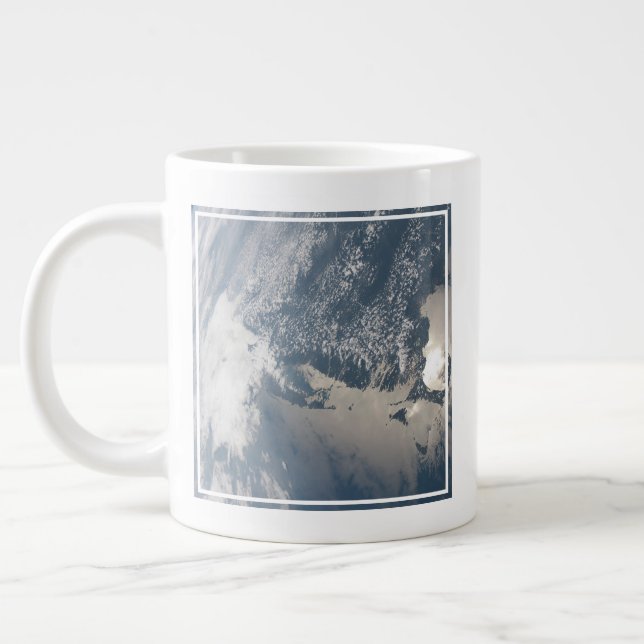 Taza De Café Gigante Sunglint En Las Aguas De La Tierra. (Izquierda)