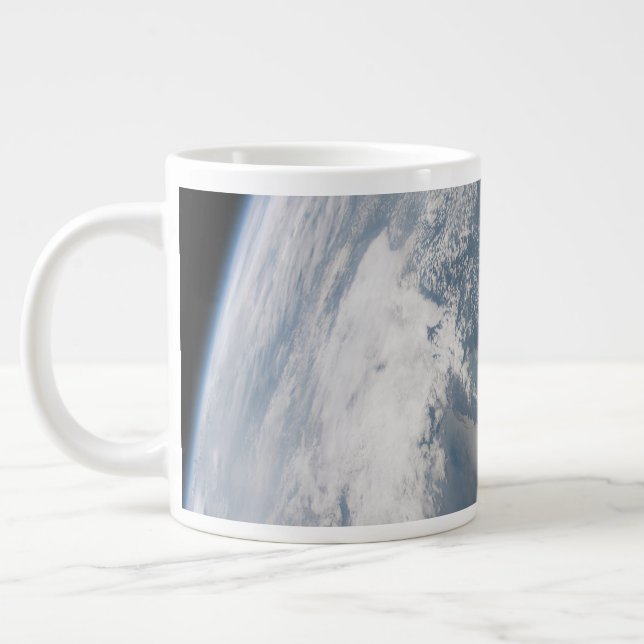 Taza De Café Gigante Sunglint En Las Aguas De La Tierra. (Izquierda)