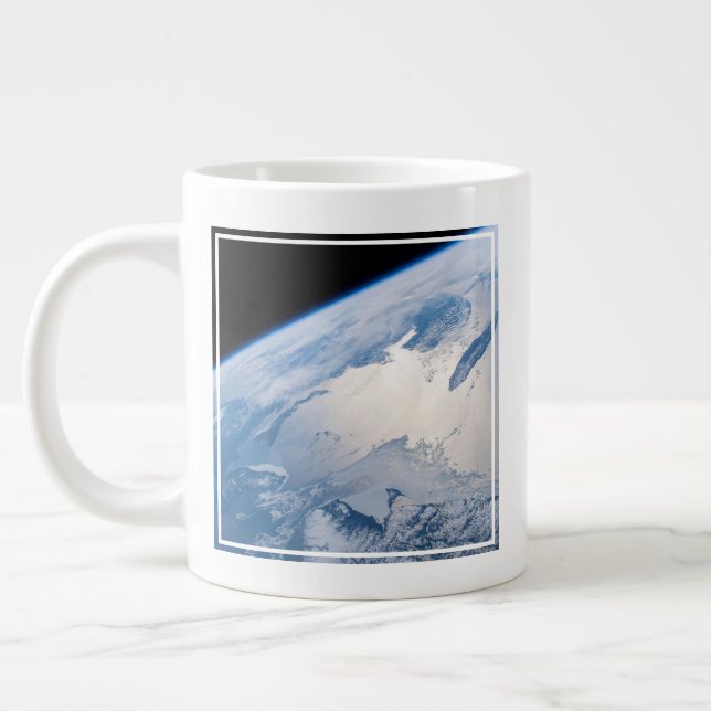 Taza De Café Gigante Sunglint Frente Al Golfo De San Lorenzo En Canadá. (Izquierda)