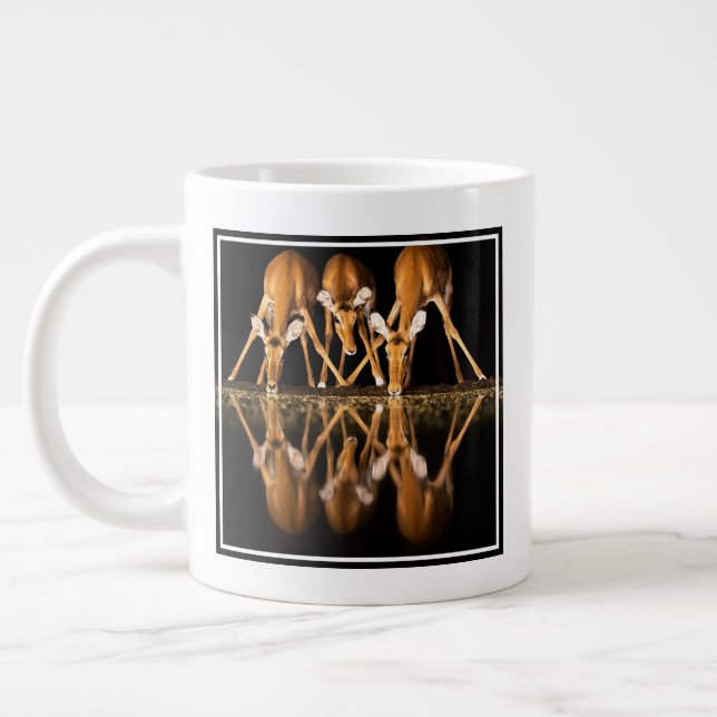 Taza De Café Gigante Three Impala Drink Together at Night (Izquierda)