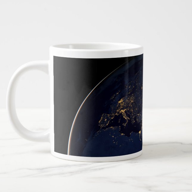 Taza De Café Gigante Tierra completa con luces de la ciudad (Izquierda)