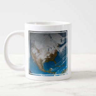 Taza De Café Gigante Tierra Fuerte con nubes simuladas sobre Norteaméri