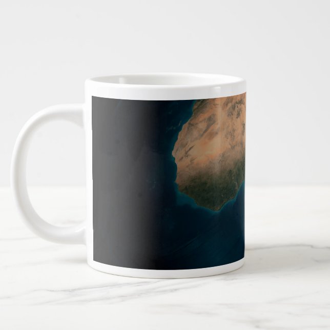 Taza De Café Gigante Tierra Llena Desde El Espacio Sobre El Continente  (Izquierda)