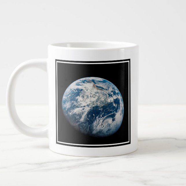Taza De Café Gigante Tierra Tomada De La Nave Espacial Aollo 8. (Izquierda)