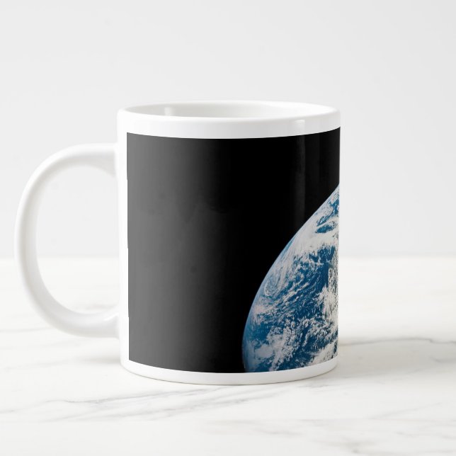 Taza De Café Gigante Tierra Tomada De La Nave Espacial Aollo 8. (Izquierda)