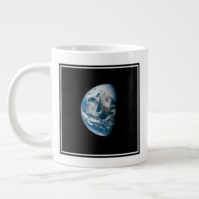 Taza De Café Gigante Tierra Tomada De La Nave Espacial Apolo 13. (Izquierda)