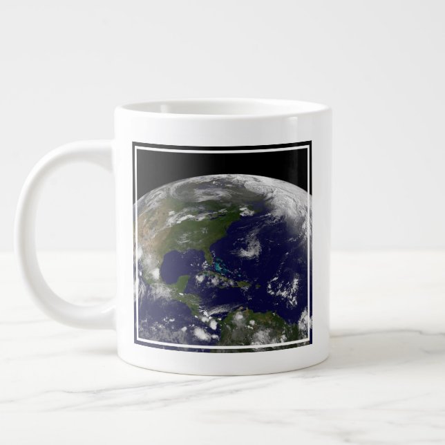 Taza De Café Gigante Tormentas Tropicales En El Planeta Tierra. (Izquierda)