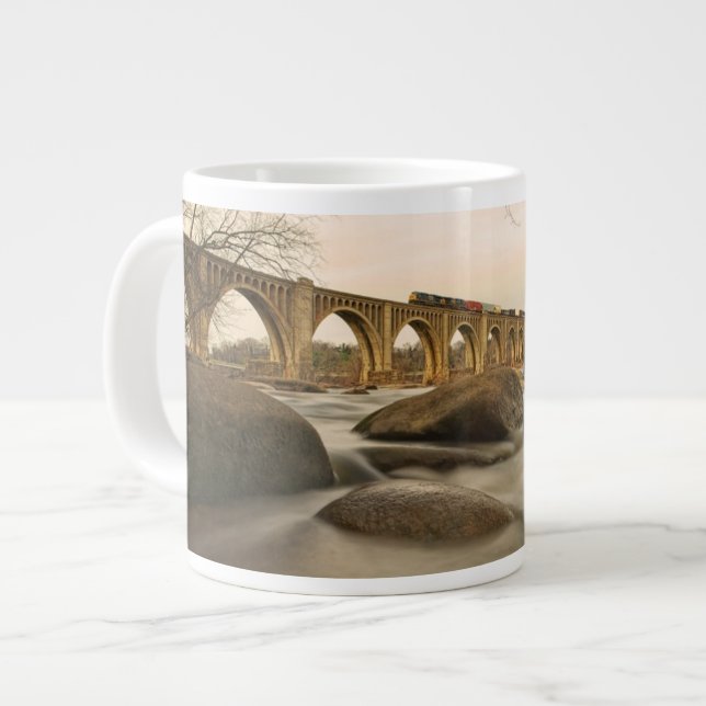 Taza De Café Gigante Tren sobre James River (Izquierda)