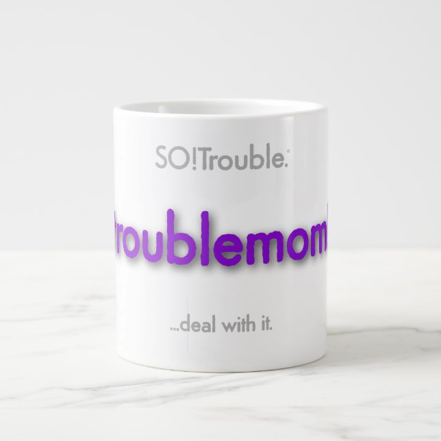 Taza De Café Gigante troublemom! - purple (Frente)