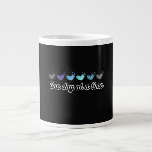 Taza De Café Gigante Un Día a la Vez – Cuidado Personal y Mentalidad Po