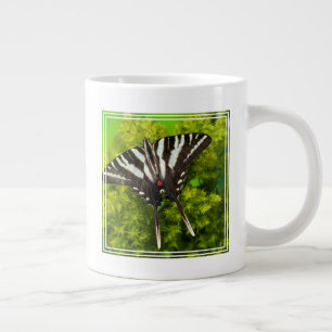 Taza De Café Gigante Una mariposa cola de golondrina norteamericana