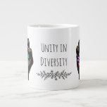 Taza De Café Gigante Unity in Diversity<br><div class="desc">Célébrez l’unité dans la diversité avec ce puissant design de mains entrelacées ! Une grande main noire protectrice tient fermement des mains colorées symbolisant l’harmonie, la solidarité et le vivre-ensemble. Inspiré du symbole mondial 'Unity in Diversity' et de la valeur malgache de fihavanana. Idéal pour les amoureux de Madagascar, les...</div>