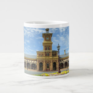 Taza De Café Gigante Viaje a través del tiempo en la estación de Albury