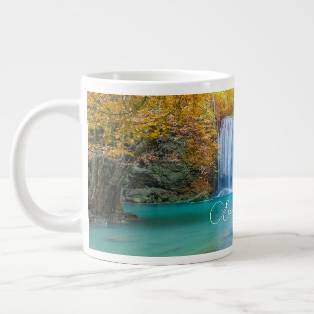 Taza De Café Gigante Vista de otoño de la cascada de Erawan en Tailandi (Izquierda)