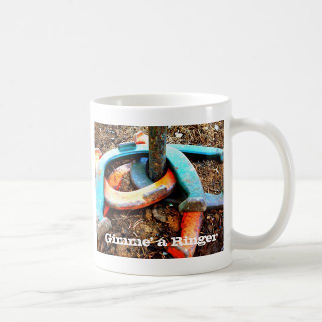 Taza De Café Gimme' a Ringer Horseshoe lanzando regalos (Derecha)