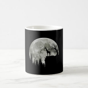 Taza De Café Giraffe De Pie En La Montaña De Halloween