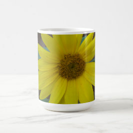 Taza De Café Girasol amarillo en primer plano