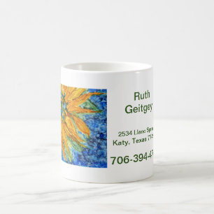 Taza De Café Girasol sobre etiqueta de fondo azul intenso