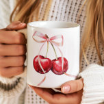Taza De Café Girly Coquette Cherry<br><div class="desc">Presentamos nuestra encantadora taza "Eres la cereza en la cima,  bebé",  para traer un toque de dulzura a tu rutina matutina. Perfecto elemento giftable que combina una tipografía divertida diciendo con un lindo ilustracion de cerezo de coqueta.</div>