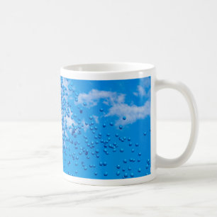 Taza De Café Globos de juguete azules en el cielo