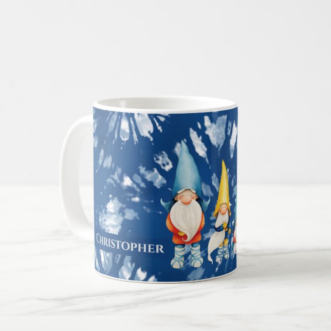 Taza De Café Gnome Whimsical Tie Dye Blue Monograma (Anverso izquierdo)