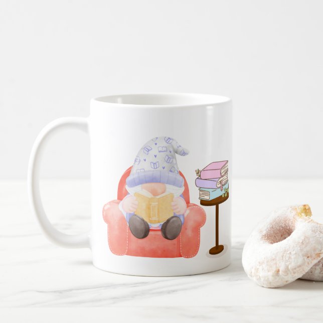 Taza De Café Gnome with a Little Light Reading on a  (Con donut)