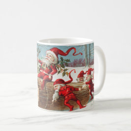 Taza De Café Gnomes dragging a cut tree trunk through the snow