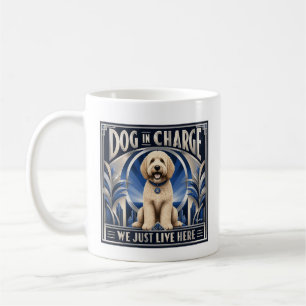 Taza de café Golden Doodle dirige la casa - Taza