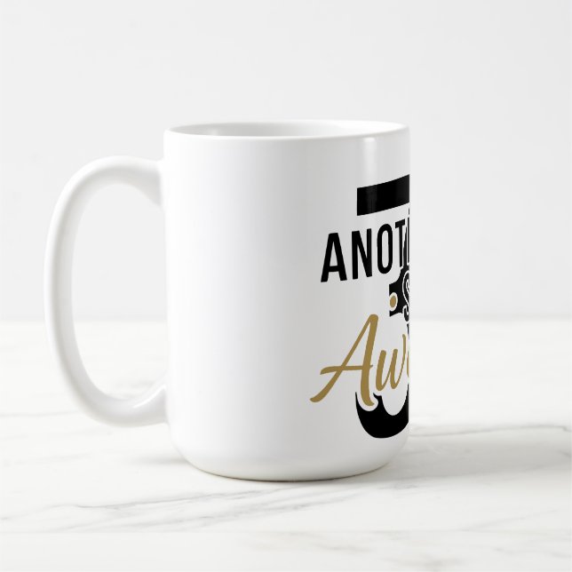 Taza De Café Golden Elegant Script "Awesome" Typography Black  (Izquierda)
