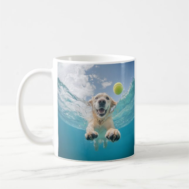 Taza De Café Golden Retriever Buving Tennis Ball Underwater (Izquierda)