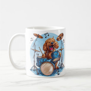 Taza De Café Goldendoodle tocando la batería