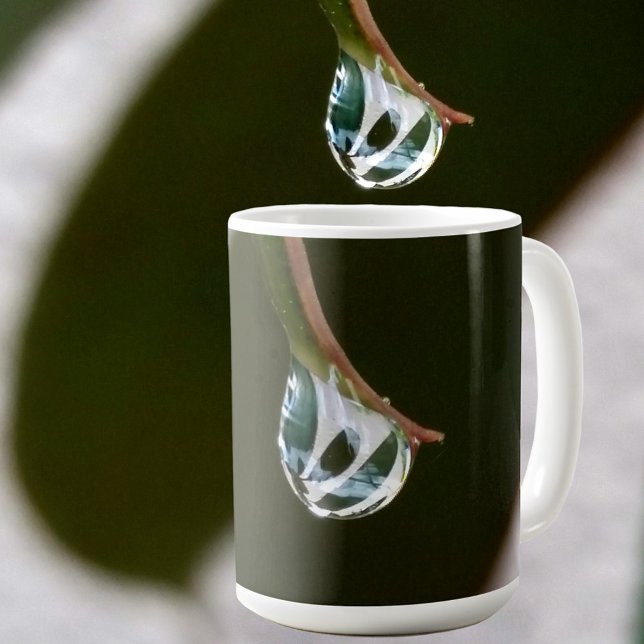 Taza De Café Gota de lluvia en la punta de una hoja con fotogra (Subido por el creador)