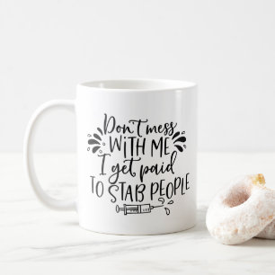 Taza De Café Gracioso Enfermero apuñalando palabra arte monogra