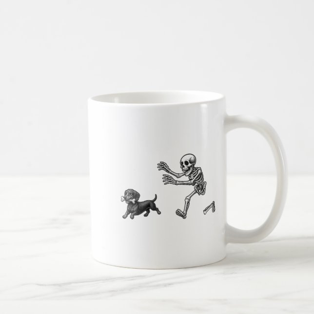 Taza De Café Gracioso esqueleto persiguiendo perro de Dachshund (Derecha)