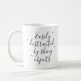 Taza De Café Gracioso Fácilmente distraído por objetos brillant