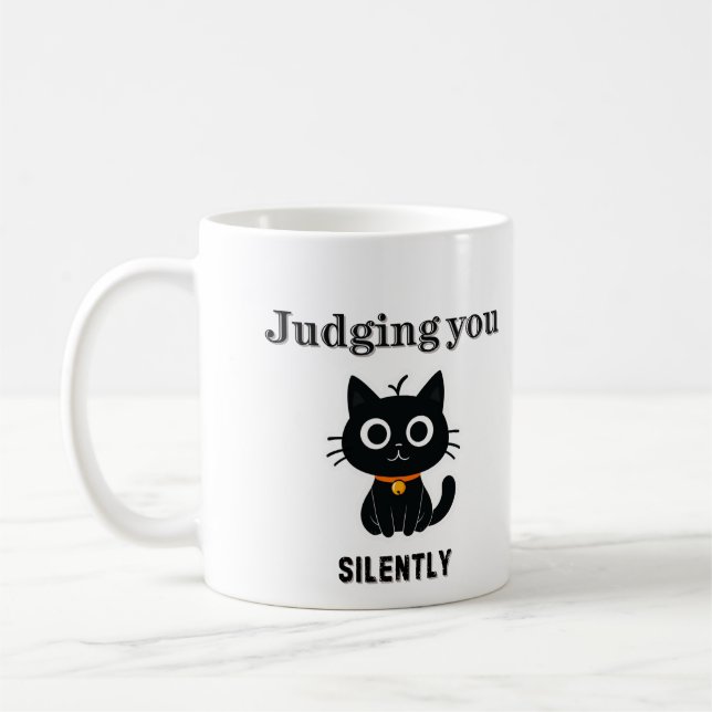 Taza De Café Gracioso gato negro que "te juzga silenciosamente" (Izquierda)