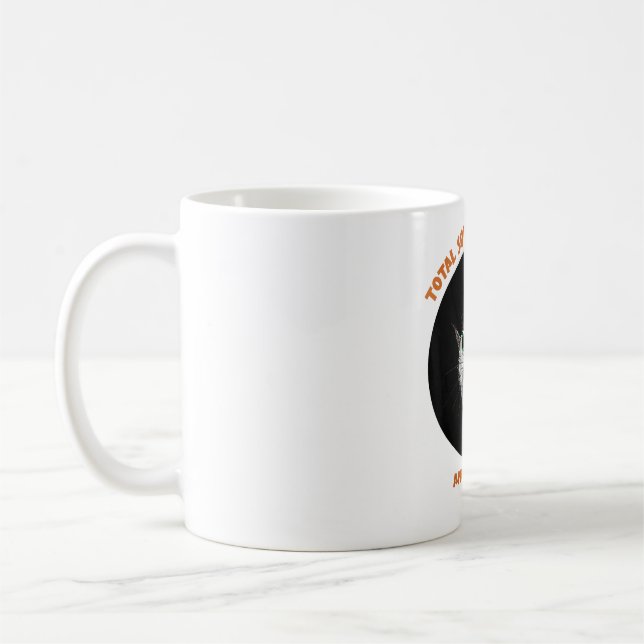 Taza De Café Gracioso gato observando eclipse solar total 2024 (Izquierda)