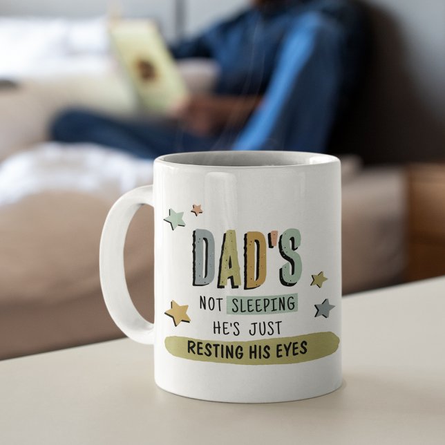 Taza De Café Gracioso regalo de papá Mug 'Descansa sus ojos' (Subido por el creador)