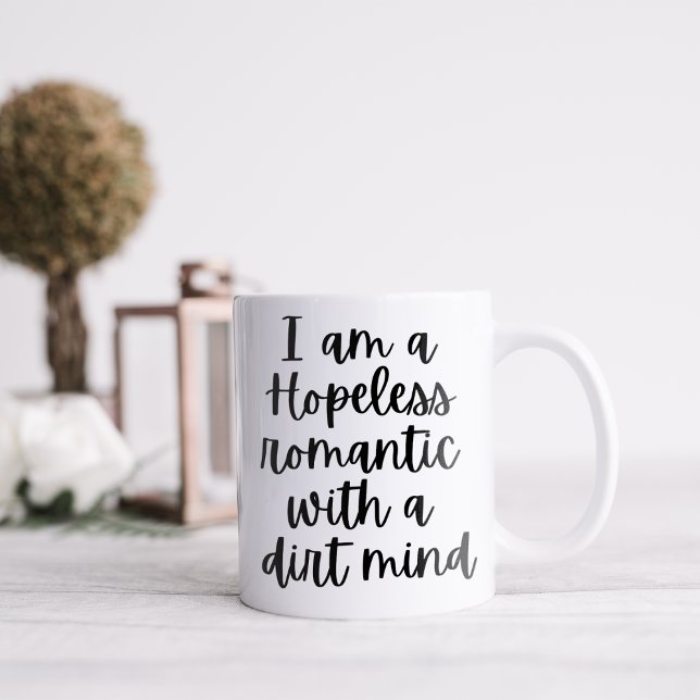 Taza De Café Gracioso soy un romántico sin esperanza (Subido por el creador)