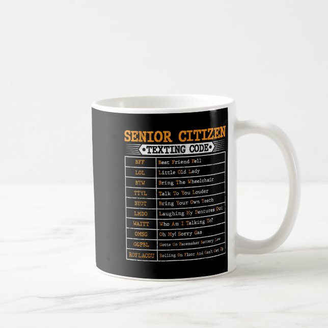 Taza De Café Graciosos Ciudadanos Mayores Enviando Textos De Có (Derecha)
