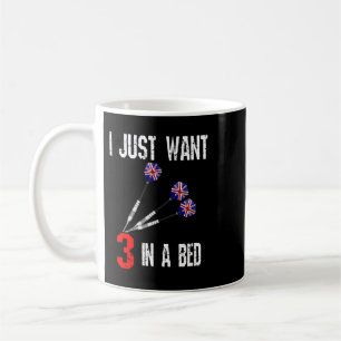 Taza De Café Graciosos Dardos 3 En Un Chiste De Cama Saucy Dart